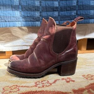 Frye Sabrina Chelsea Ankle Boots Burgundy Brown